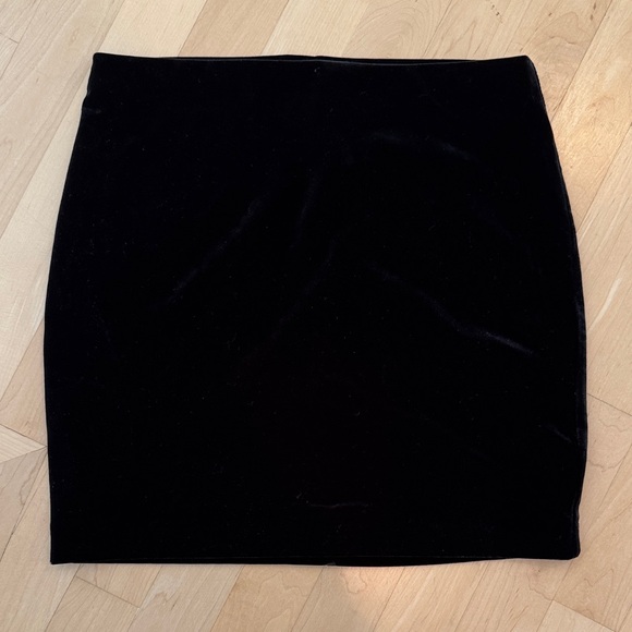 Express Black Velvet Pencil Skirt - Picture 1 of 2